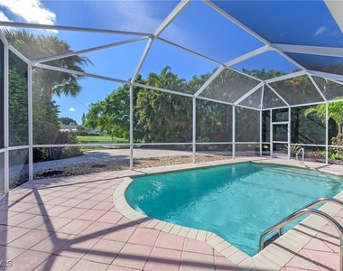 300 Wentworth Court - Photo Thumbnail 5