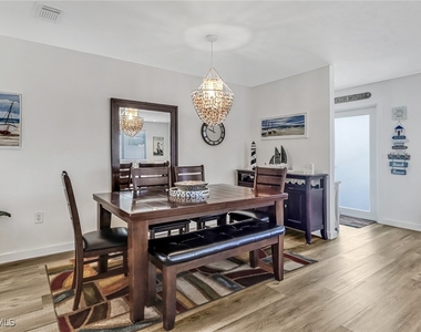 724 100th Avenue N - Photo Thumbnail 4