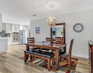 724 100th Avenue N - Photo Thumbnail 3