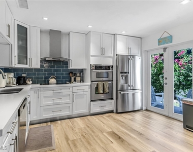 724 100th Avenue N - Photo Thumbnail 5