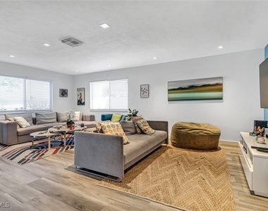 724 100th Avenue N - Photo Thumbnail 9