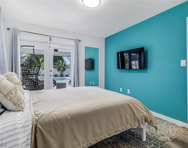724 100th Avenue N - Photo Thumbnail 16