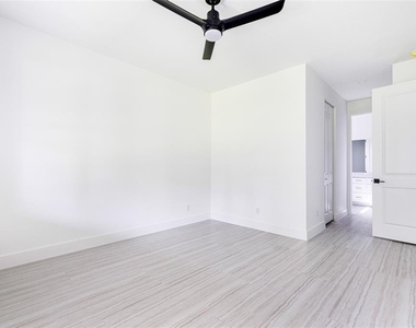 17196 Glenview Avenue - Photo Thumbnail 19