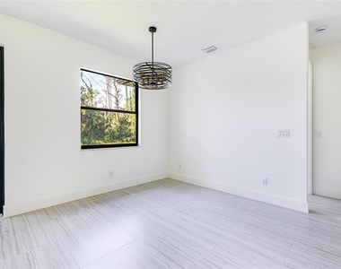 17196 Glenview Avenue - Photo Thumbnail 4