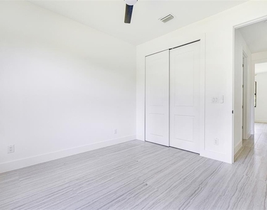 17196 Glenview Avenue - Photo Thumbnail 24