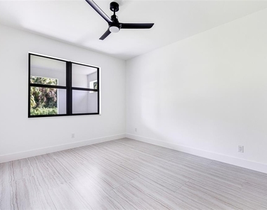 17196 Glenview Avenue - Photo Thumbnail 18