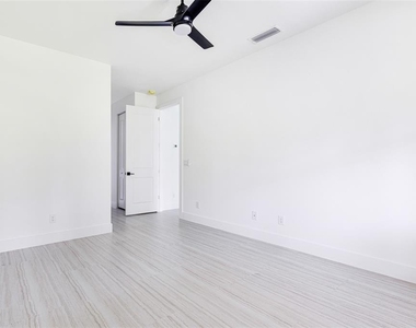 17196 Glenview Avenue - Photo Thumbnail 20