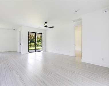 17196 Glenview Avenue - Photo Thumbnail 14