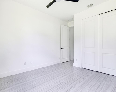 17196 Glenview Avenue - Photo Thumbnail 30