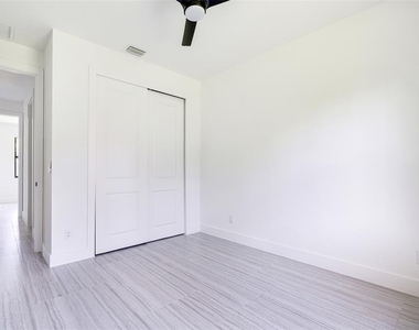 17196 Glenview Avenue - Photo Thumbnail 29