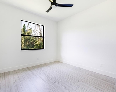 17196 Glenview Avenue - Photo Thumbnail 23