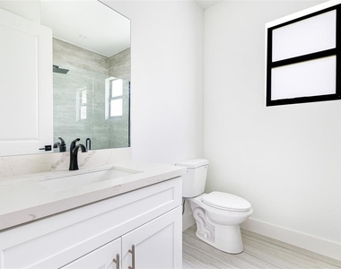 17196 Glenview Avenue - Photo Thumbnail 26