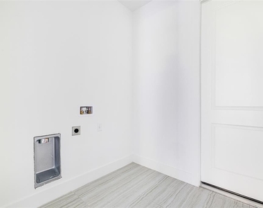 17196 Glenview Avenue - Photo Thumbnail 17