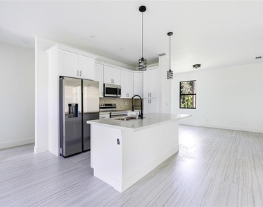 17196 Glenview Avenue - Photo Thumbnail 13