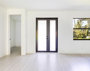 17196 Glenview Avenue - Photo Thumbnail 3