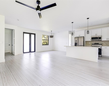 17196 Glenview Avenue - Photo Thumbnail 2