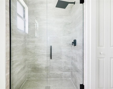 17196 Glenview Avenue - Photo Thumbnail 27