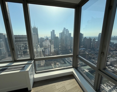  West 47th Street - Photo Thumbnail 3