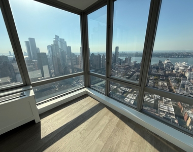  West 47th Street - Photo Thumbnail 2