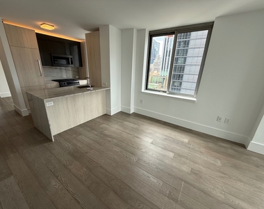 West 47th Street - Photo Thumbnail 2