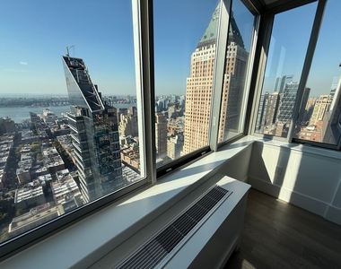 West 47th Street - Photo Thumbnail 1