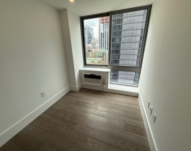 West 47th Street - Photo Thumbnail 4