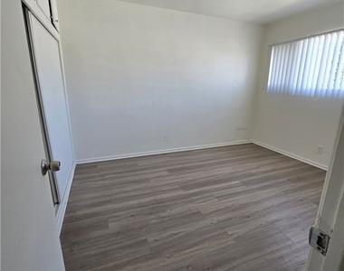 1834 Pine Avenue - Photo Thumbnail 8