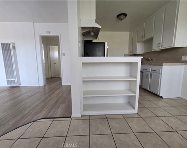 1834 Pine Avenue - Photo Thumbnail 5