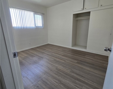 1834 Pine Avenue - Photo Thumbnail 6
