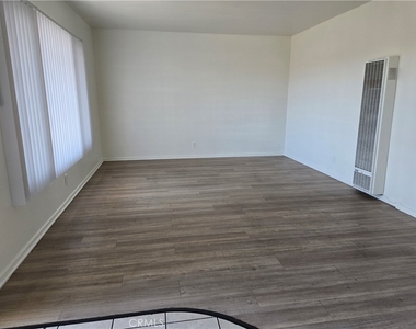 1834 Pine Avenue - Photo Thumbnail 2