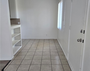 1834 Pine Avenue - Photo Thumbnail 4