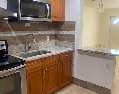 312 N 27th Street - Photo Thumbnail 8