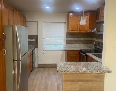 312 N 27th Street - Photo Thumbnail 4
