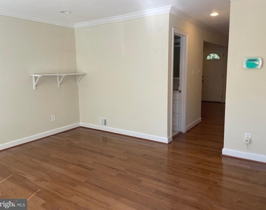 5102 Glassmanor Drive - Photo Thumbnail 8