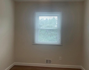 5102 Glassmanor Drive - Photo Thumbnail 16