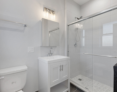 7423 N Clark Street - Photo Thumbnail 10
