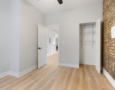 7423 N Clark Street - Photo Thumbnail 5