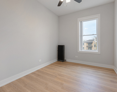 7423 N Clark Street - Photo Thumbnail 9