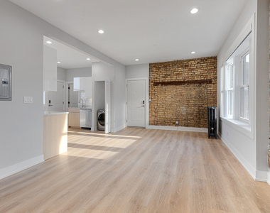 7423 N Clark Street - Photo Thumbnail 3