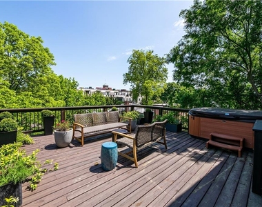 570 Morgan Street Ne - Photo Thumbnail 3