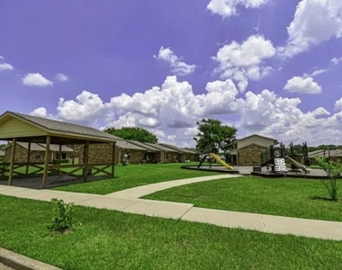 1301 W College Street - Photo Thumbnail 3
