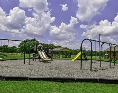 1301 W College Street - Photo Thumbnail 6