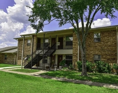 1301 W College Street - Photo Thumbnail 1