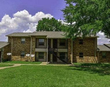 1301 W College Street - Photo Thumbnail 2