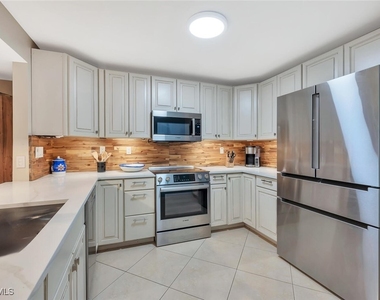 4200 Belair Lane - Photo Thumbnail 5