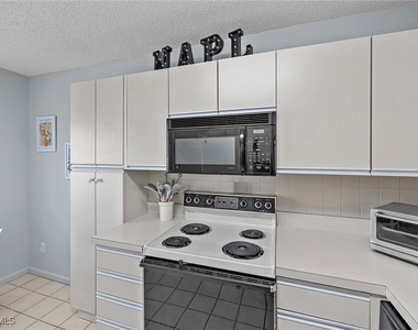 10686 Gulf Shore Drive - Photo Thumbnail 12