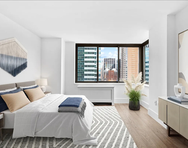 271 West 47th Street - Photo Thumbnail 2