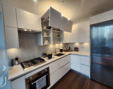 East 44th Street - Photo Thumbnail 4