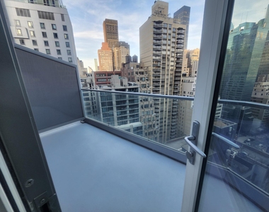 East 44th Street - Photo Thumbnail 1