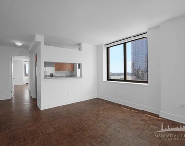 W 42nd St - Photo Thumbnail 4